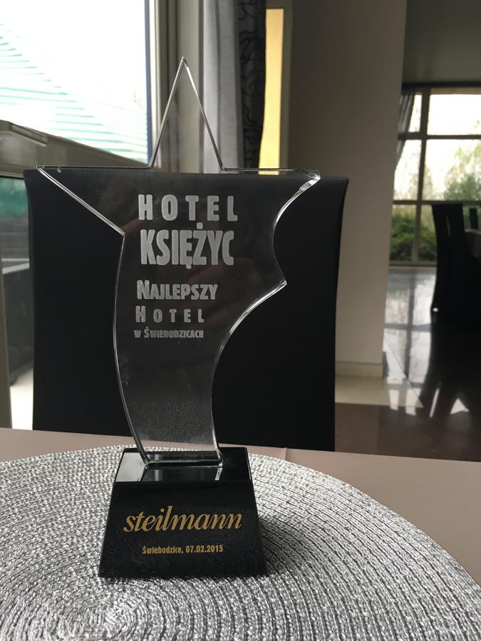 Hotel "Ksiezyc" W Swiebodzicach Swiebodzice Ngoại thất bức ảnh